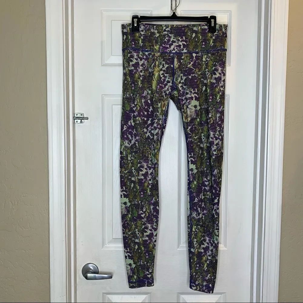 Lululemon Wunder Under Pant Full-On Luxtreme 
Floral Sports Backdrop Iris Flower